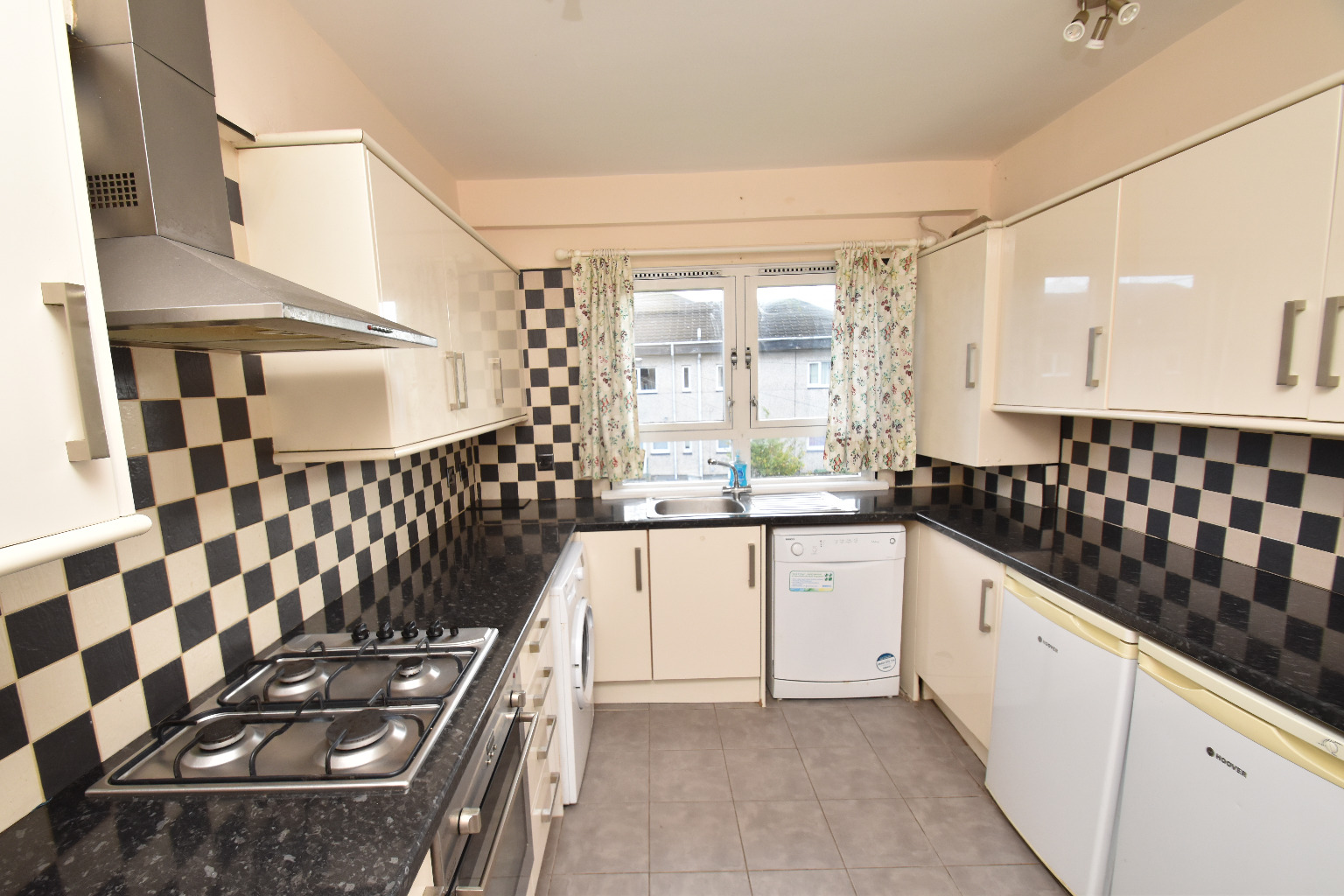 3 bed flat for sale in Moulin Terrace, Glasgow  - Property Image 4