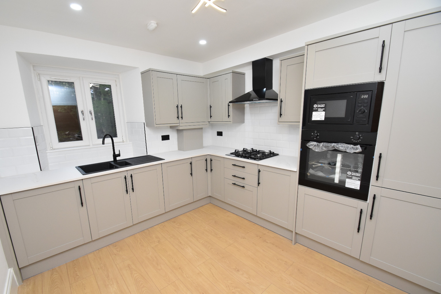 2 bed flat for sale in Paisley Road West, Glasgow  - Property Image 5