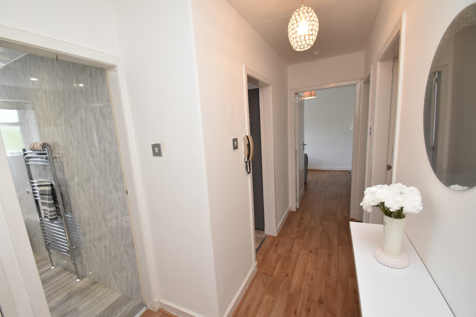 2 bed flat for sale in Kinnell Crescent, Glasgow  - Property Image 2