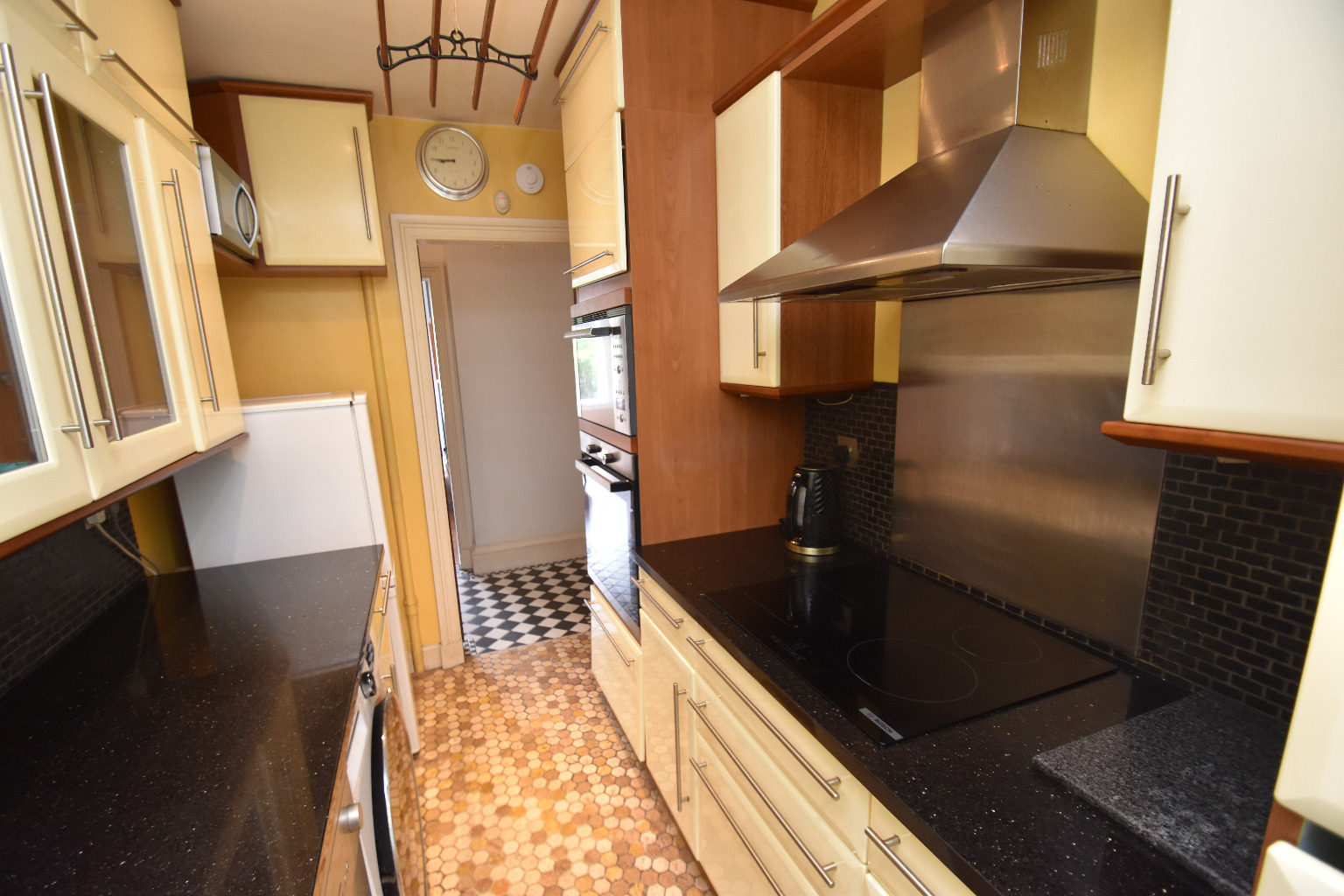3 bed flat for sale in Moness Drive, Glasgow  - Property Image 14