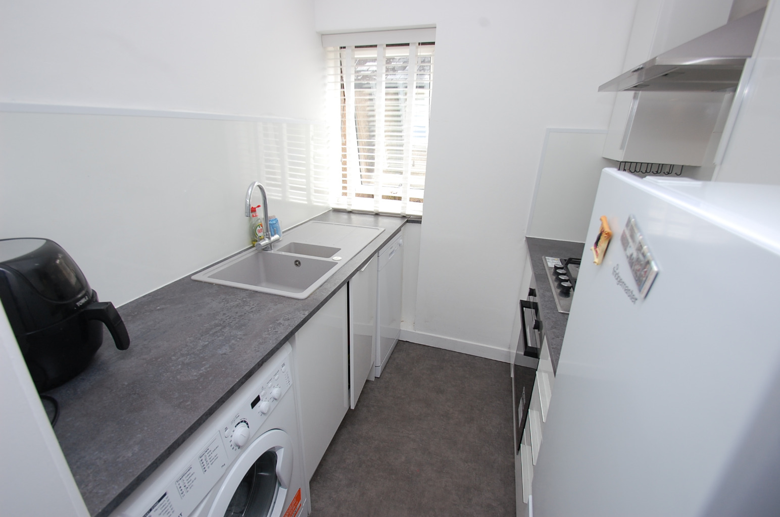 3 bed flat for sale in Muirdrum Avenue, Glasgow  - Property Image 6