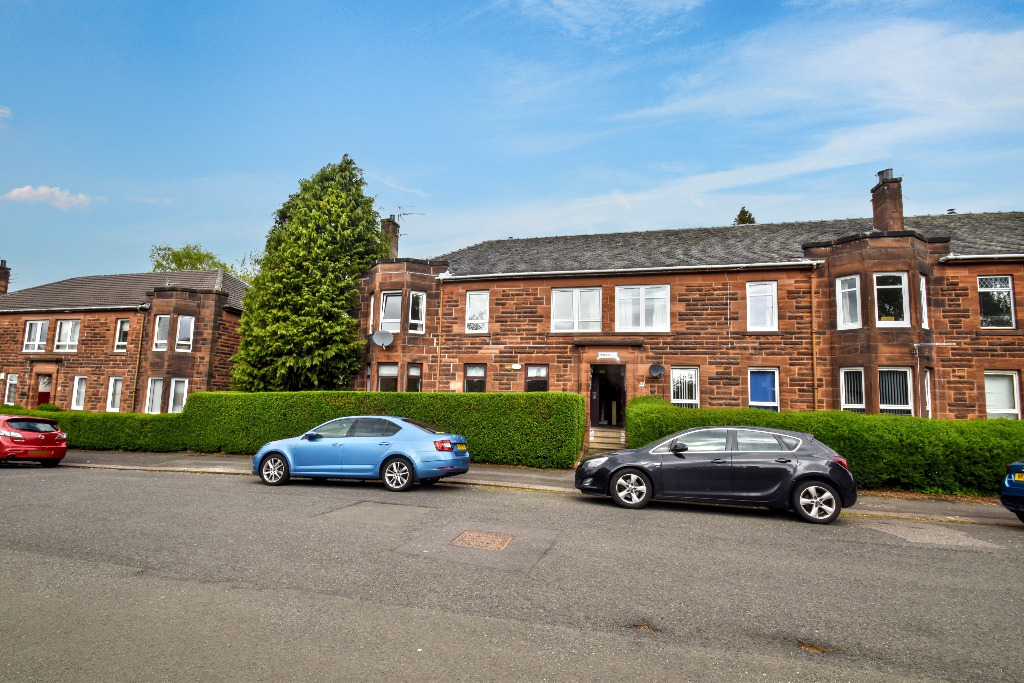 3 bed flat for sale in Moness Drive, Glasgow  - Property Image 1