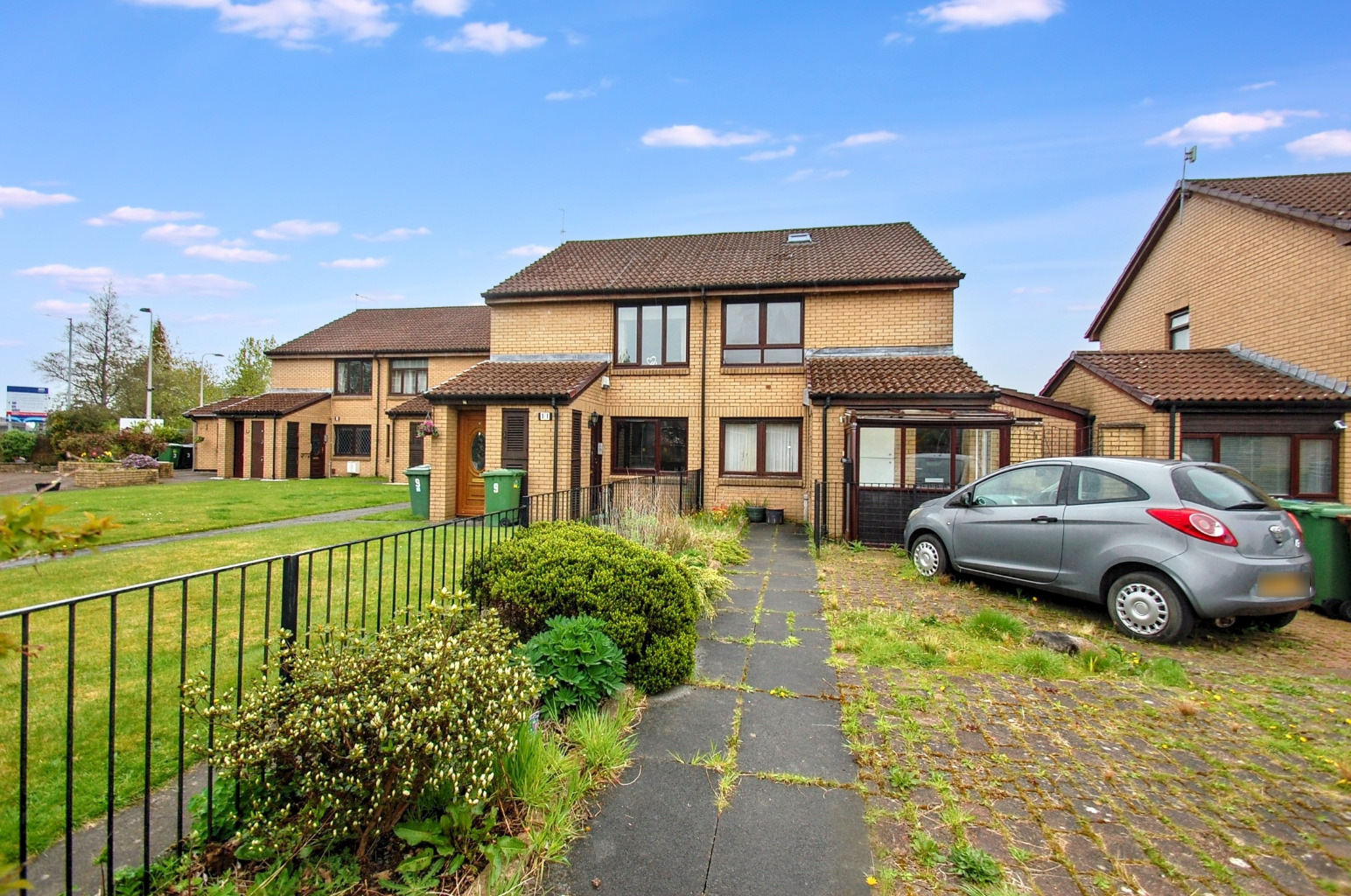 1 bed flat for sale in Hardgate Drive, Glasgow  - Property Image 1