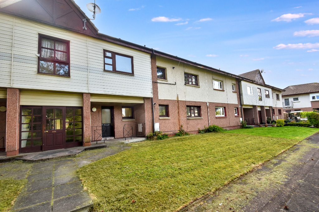 2 bed flat for sale in Lyoncross Road, Glasgow  - Property Image 1