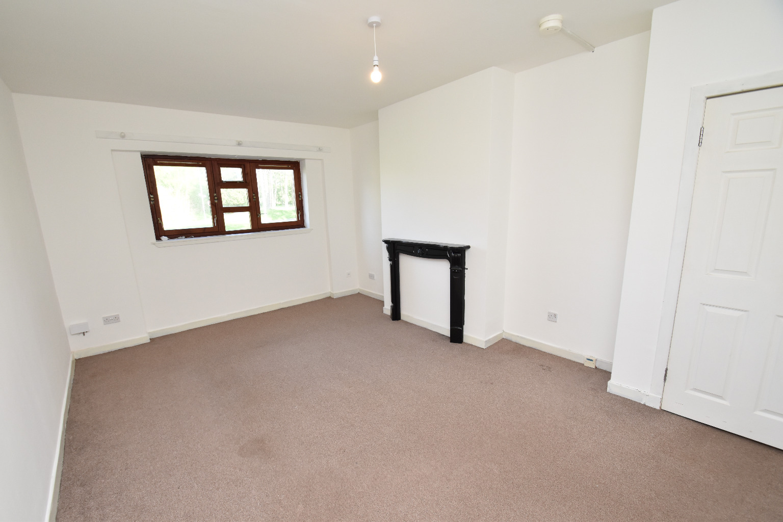 2 bed flat for sale in Lyoncross Road, Glasgow  - Property Image 3