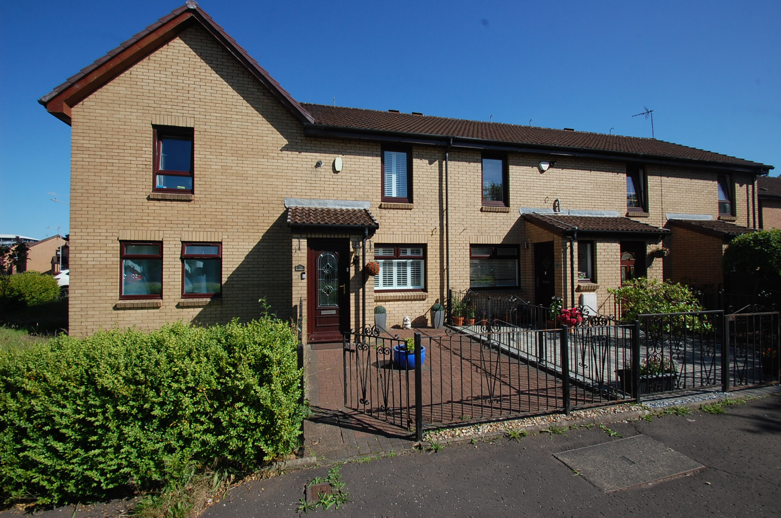 2 bed terraced house for sale in Hardgate Drive, Glasgow  - Property Image 1