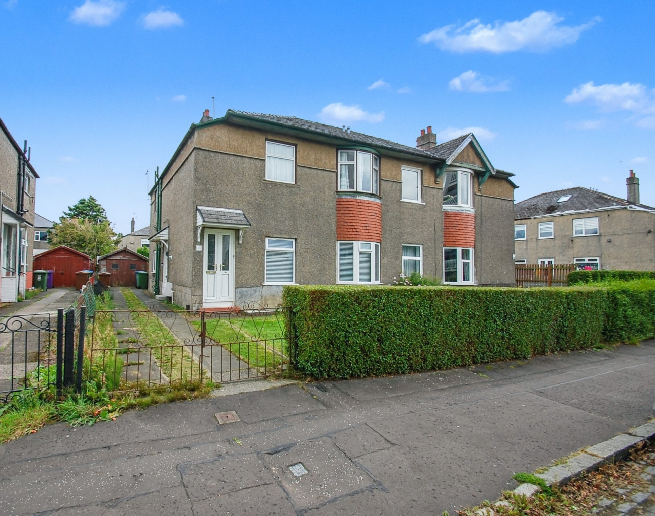 3 bed flat for sale in Kirriemuir Avenue, Glasgow - Property Image 1