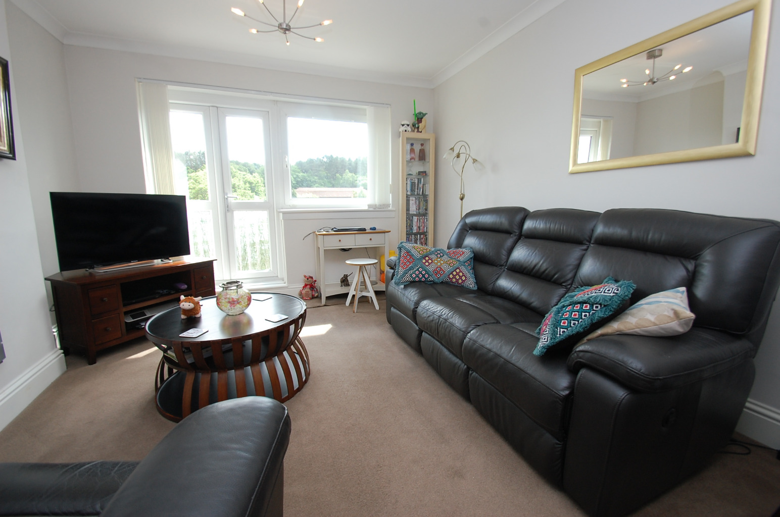 2 bed flat for sale in Kinnell Crescent, Glasgow  - Property Image 3