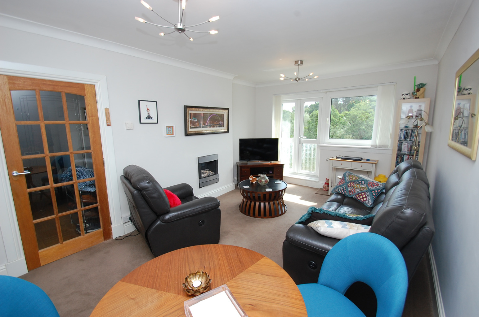2 bed flat for sale in Kinnell Crescent, Glasgow  - Property Image 2
