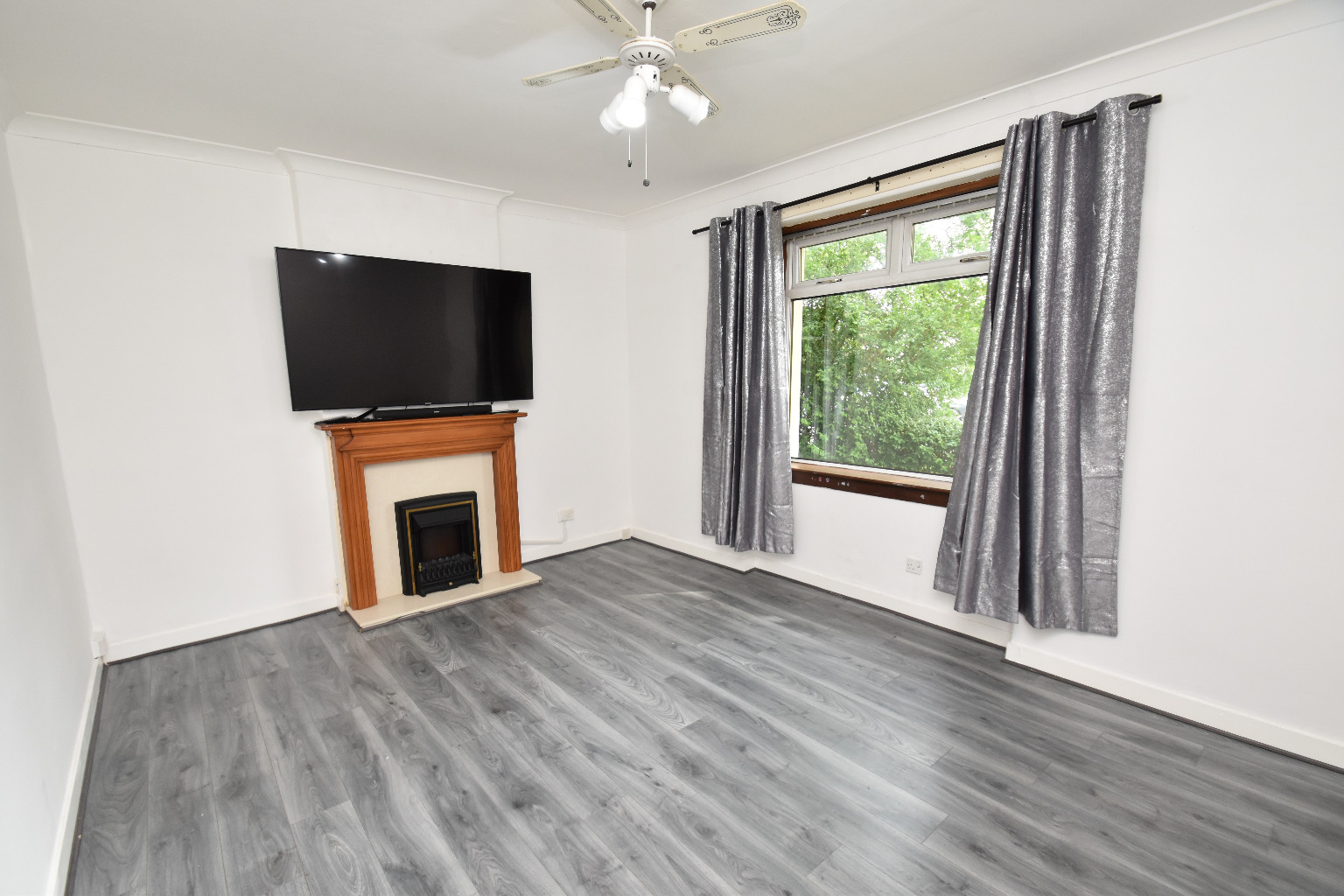 2 bed flat for sale in Bunessan Street, Glasgow  - Property Image 2