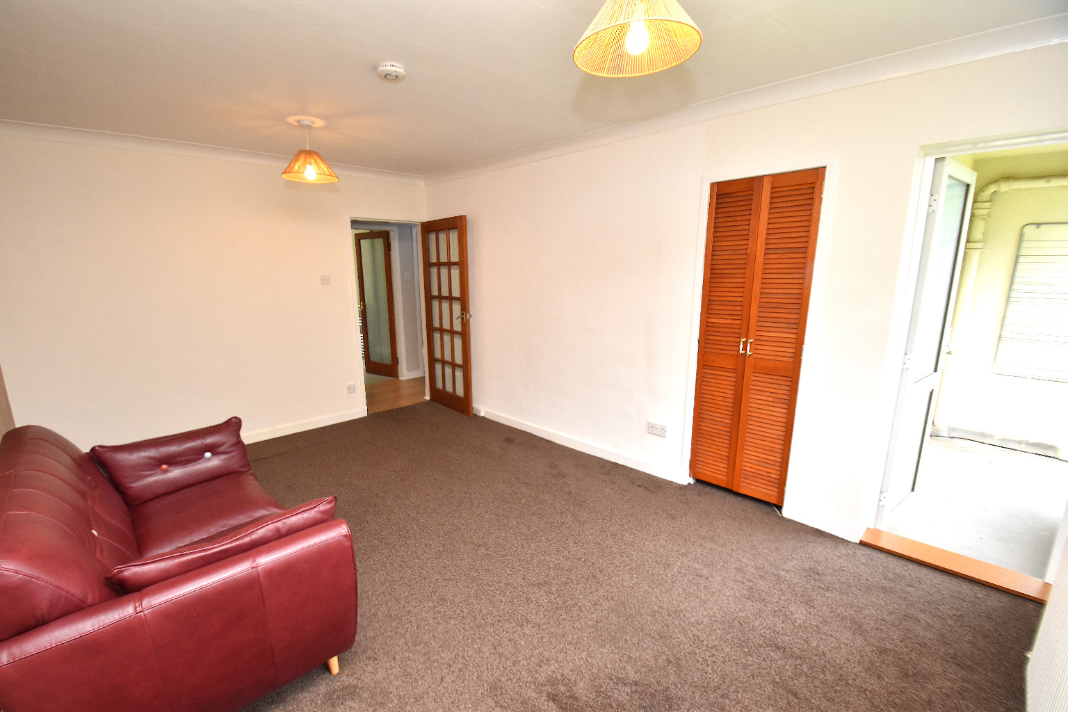 2 bed flat for sale in Cairnhill Circus, Glasgow  - Property Image 3