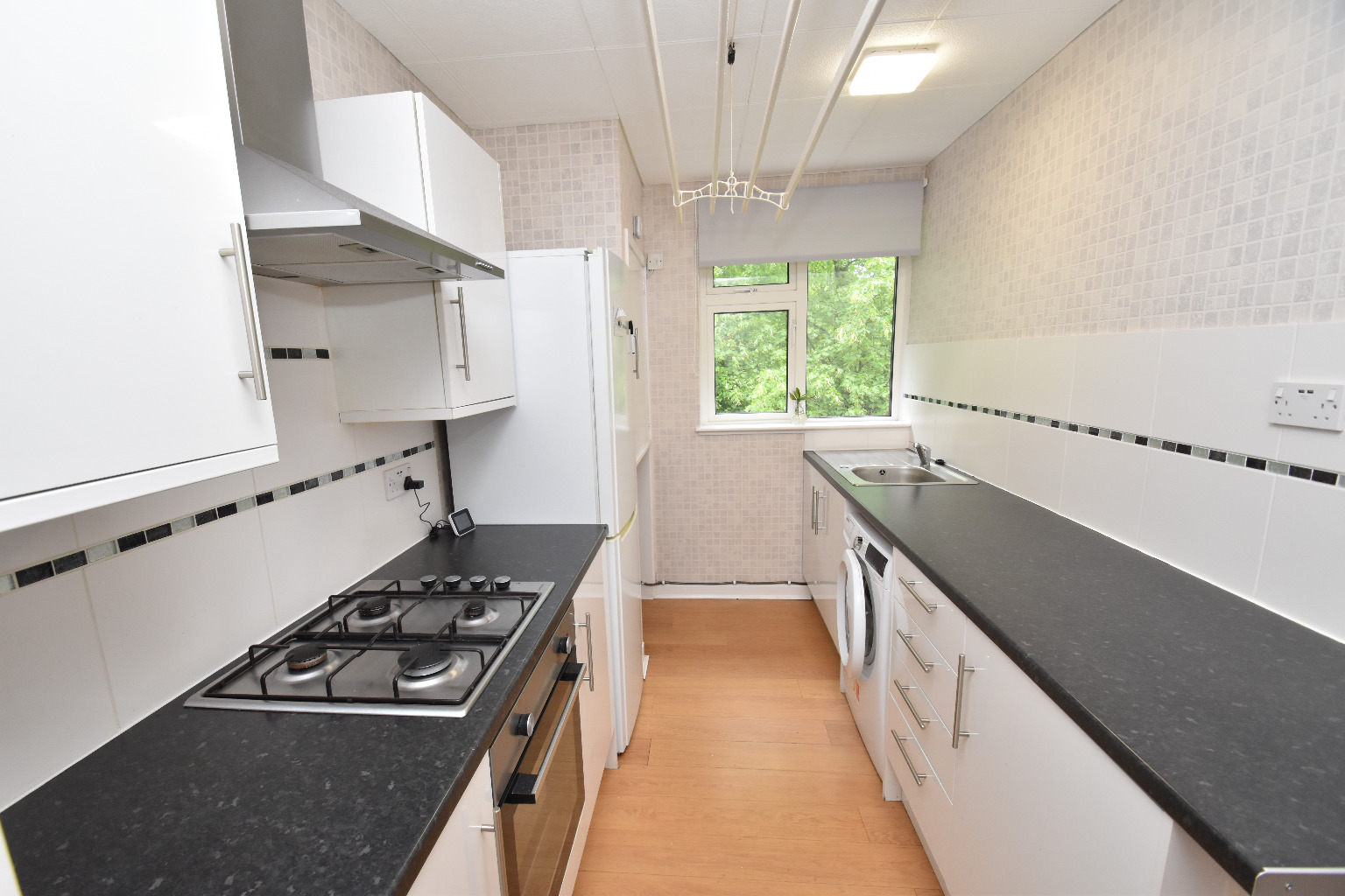 2 bed flat for sale in Cairnhill Circus, Glasgow  - Property Image 5