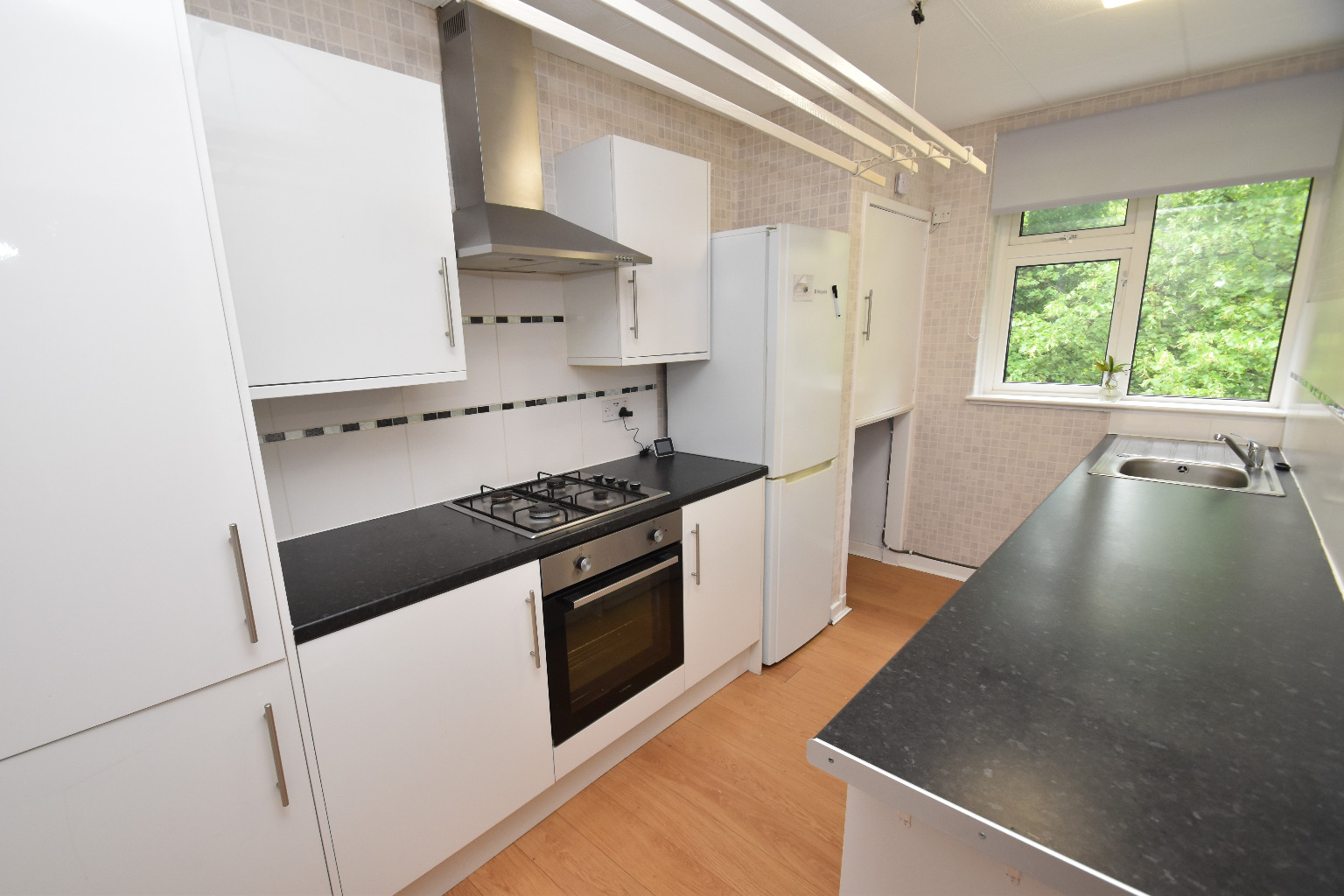 2 bed flat for sale in Cairnhill Circus, Glasgow  - Property Image 6