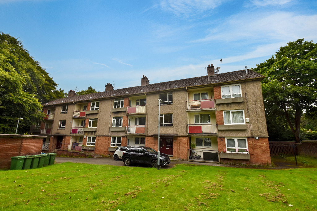 2 bed flat for sale in Cairnhill Circus, Glasgow  - Property Image 1
