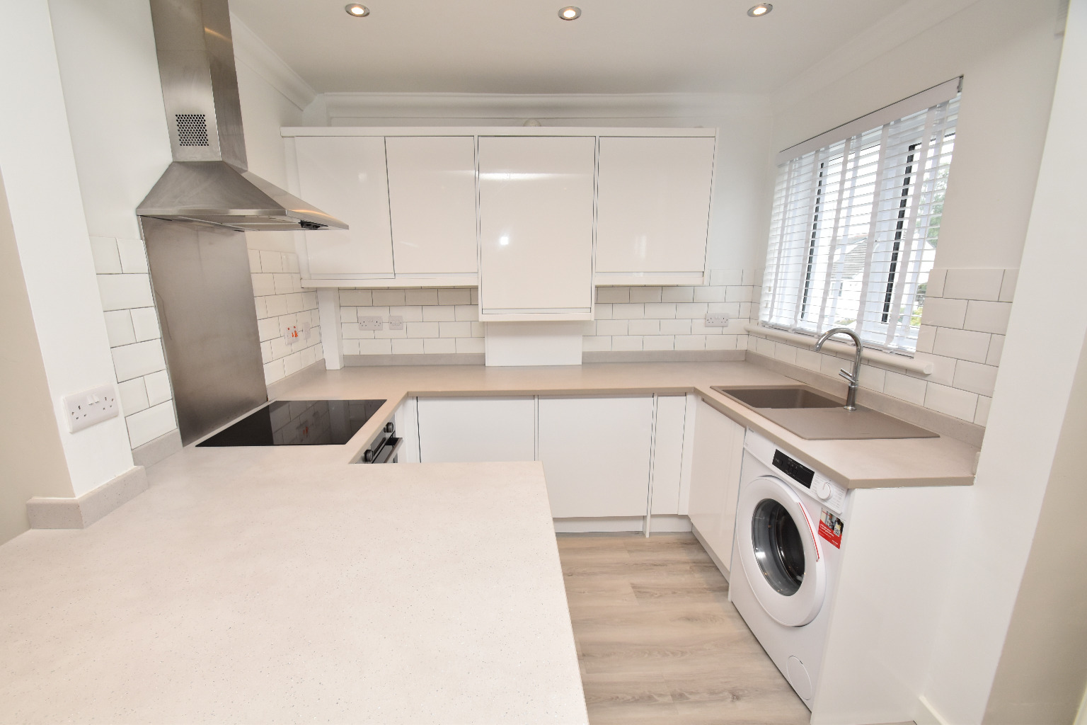2 bed flat for sale in Iain Road, East Dunbartonshire  - Property Image 5