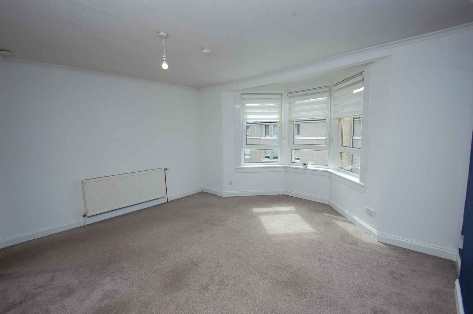 2 bed flat for sale in Bunessan Street, Glasgow  - Property Image 3