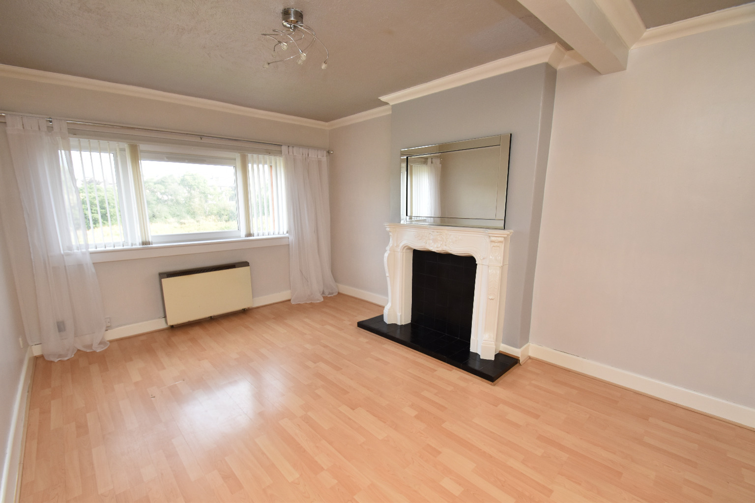 3 bed flat for sale in Linthaugh Road, Glasgow  - Property Image 2