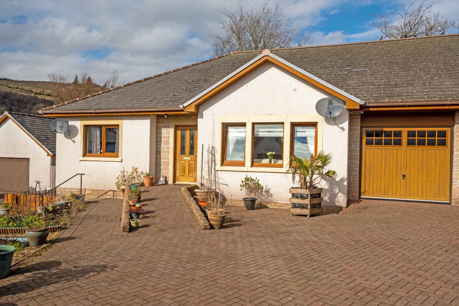 2 bed bungalow for sale in Birch Gate, Dunoon - Property Image 1