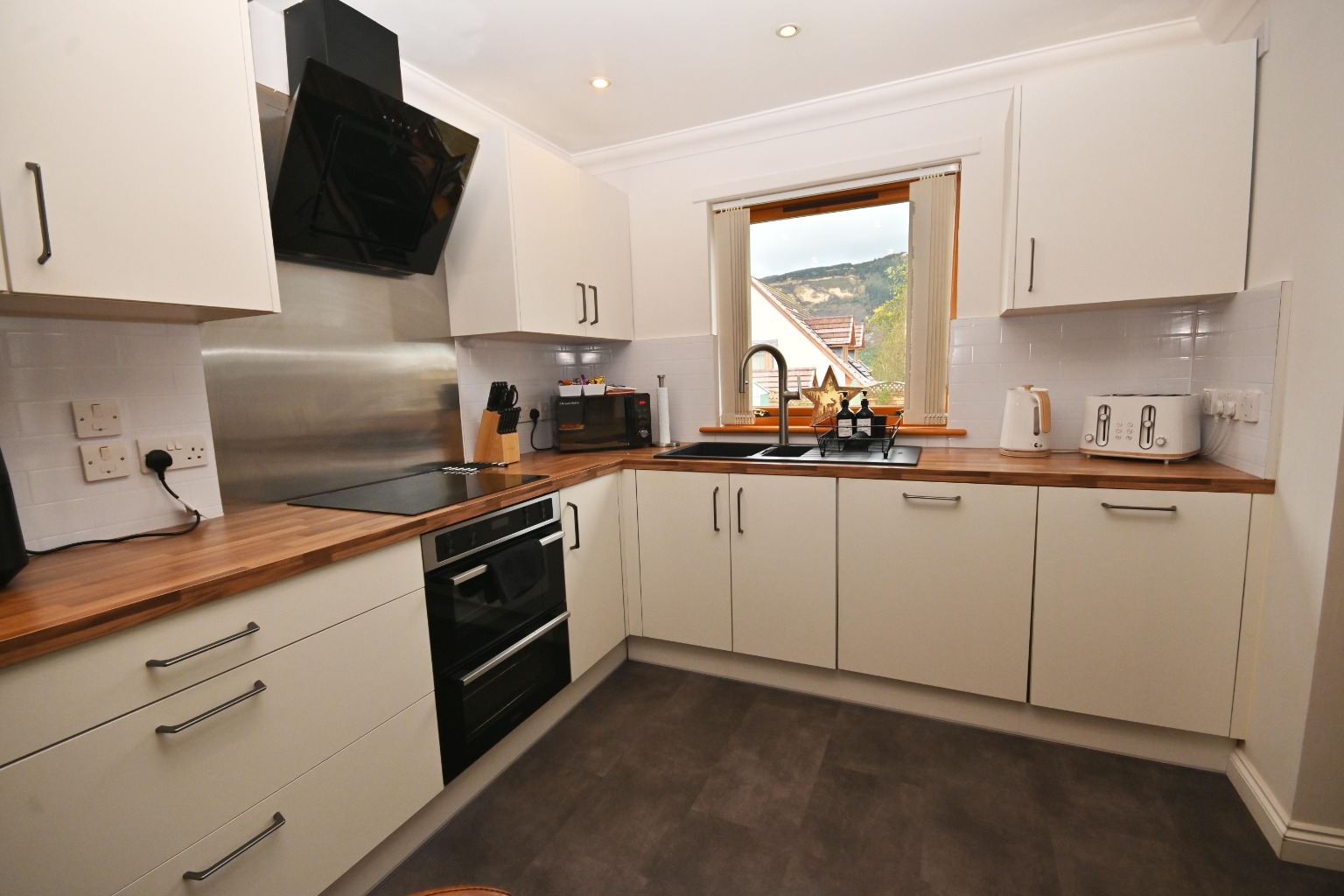 4 bed detached house for sale in Ferrymans, Dunoon  - Property Image 8