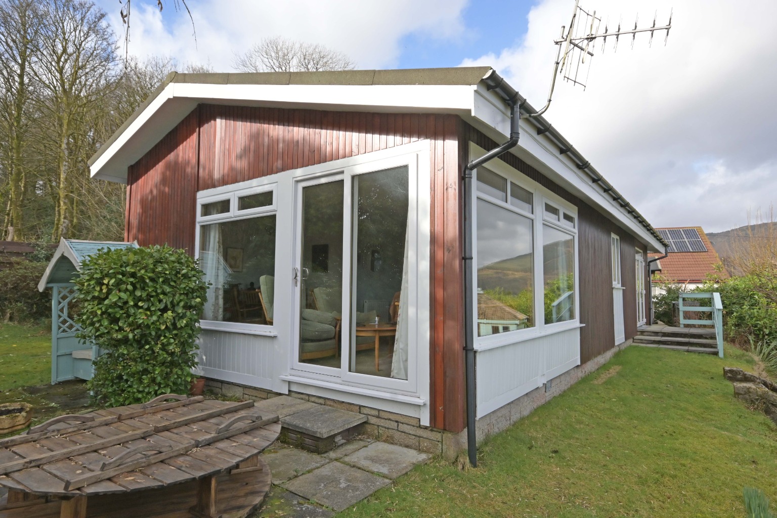 3 bed bungalow for sale in Victoria Road, Dunoon  - Property Image 2