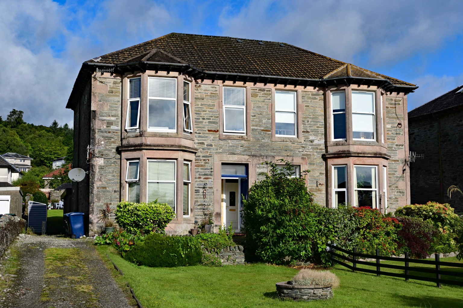 2 bed flat for sale in Glenmorag Crescent, Dunoon - Property Image 1