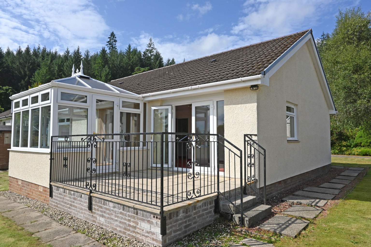 3 bed detached bungalow for sale in Ardenfield, Dunoon  - Property Image 3