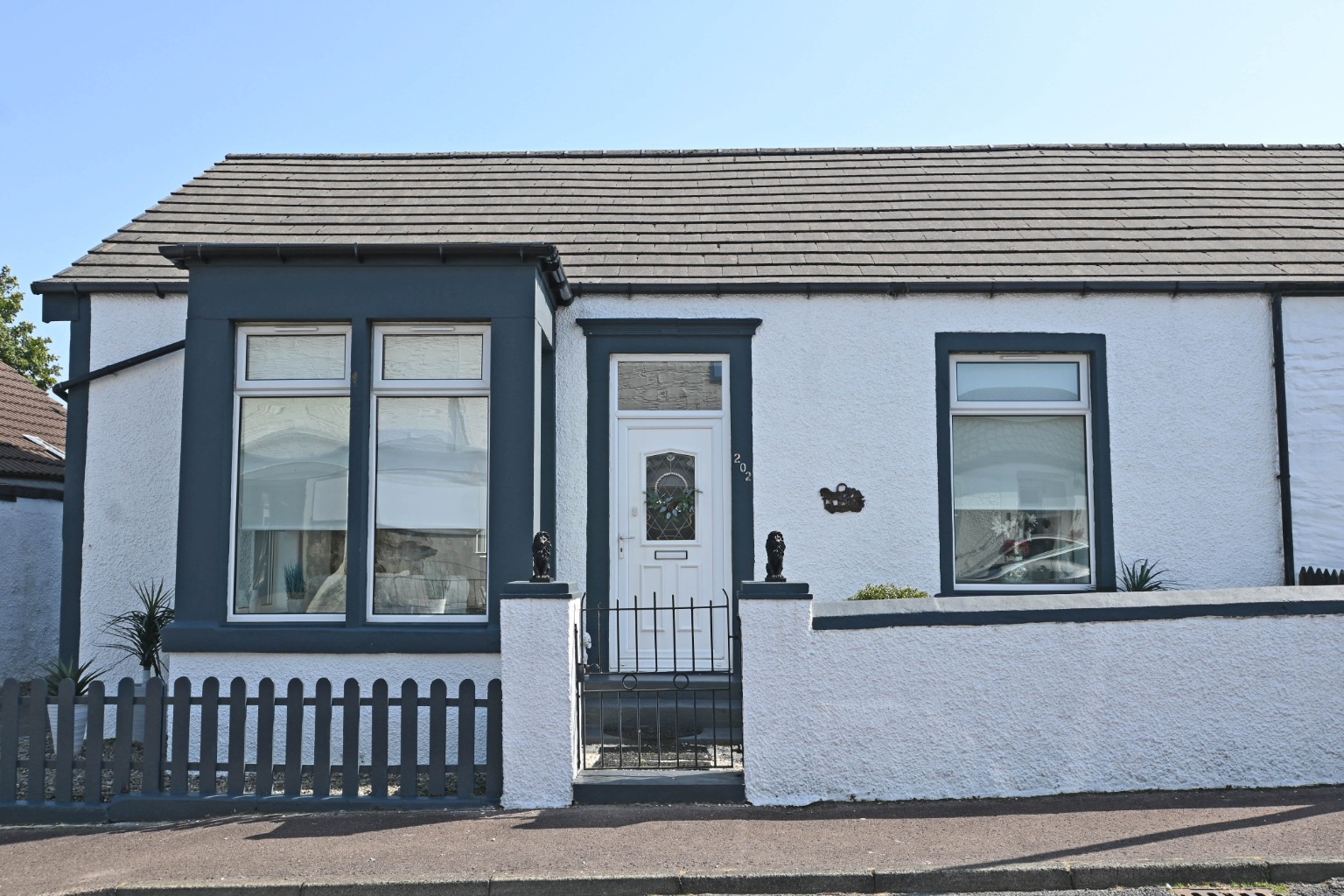 3 bed semi-detached bungalow for sale in Edward Street, Dunoon  - Property Image 2