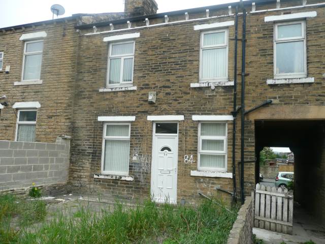 2 bed terraced house to rent in Rochester street , Bradford  - Property Image 1