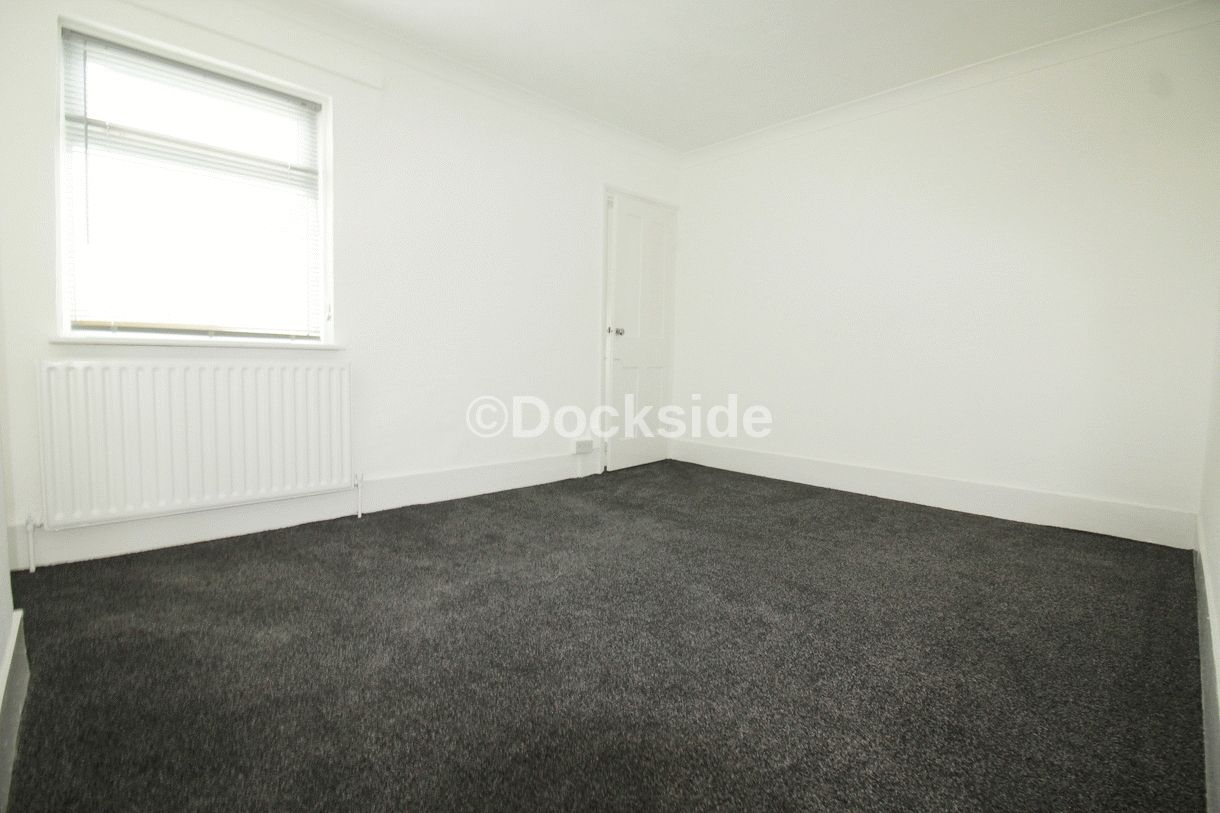 3 bed house to rent in Glencoe Road, Chatham 5