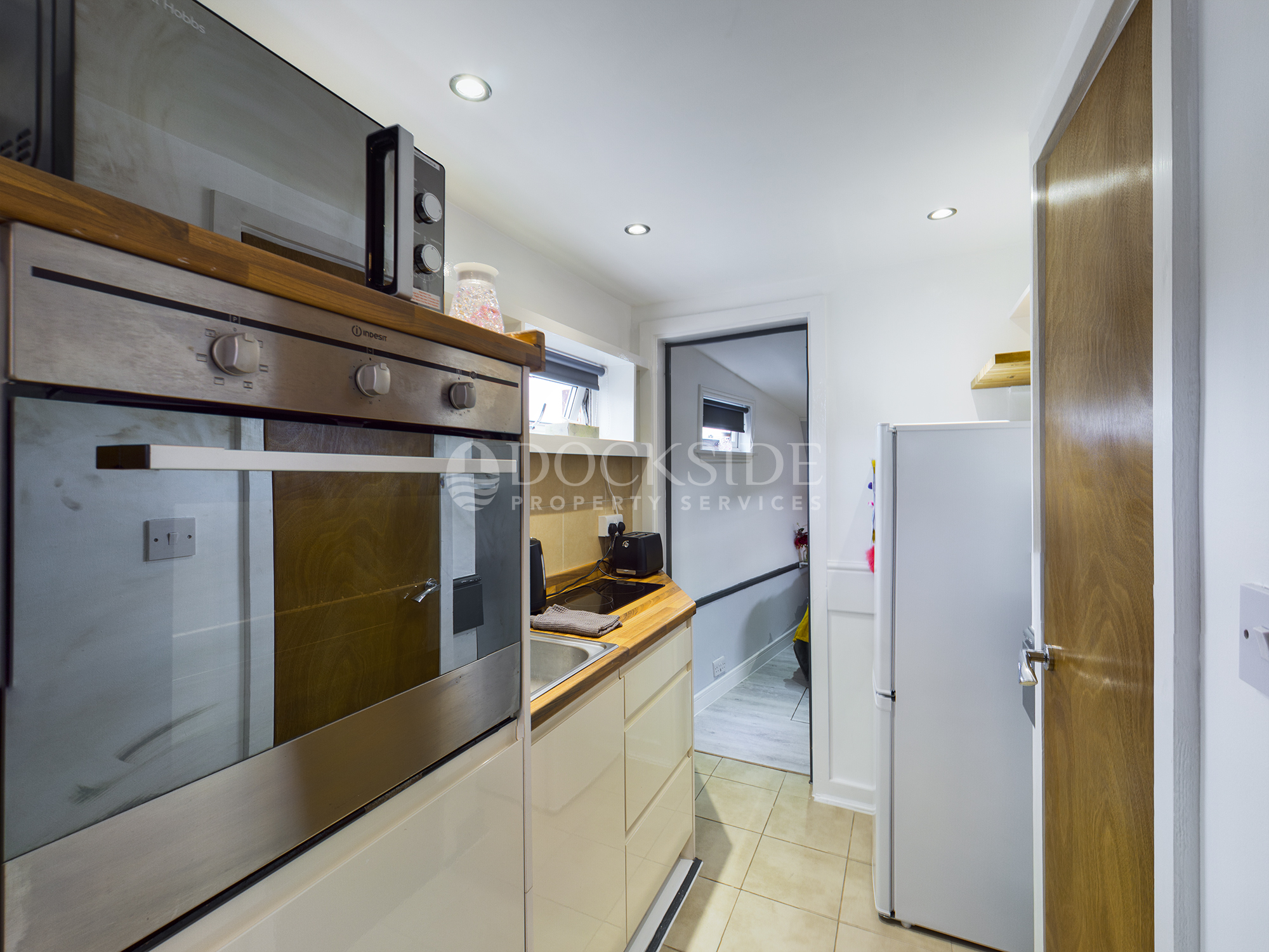1 bed house boat for sale in Knight Road, Rochester  - Property Image 3