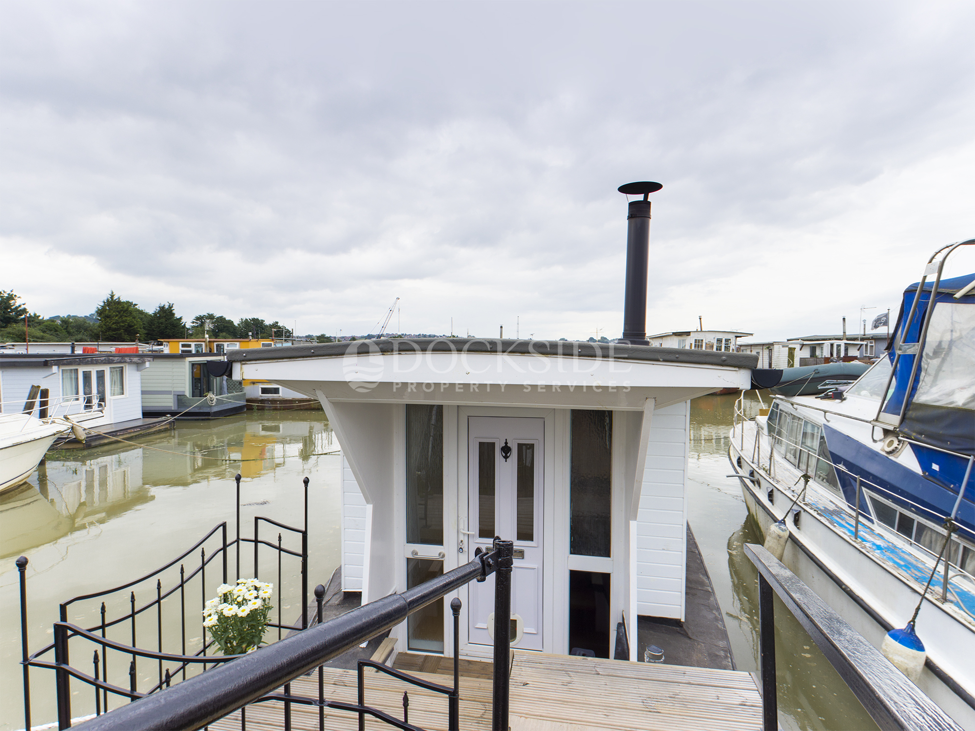 1 bed house boat for sale in Knight Road, Rochester 9