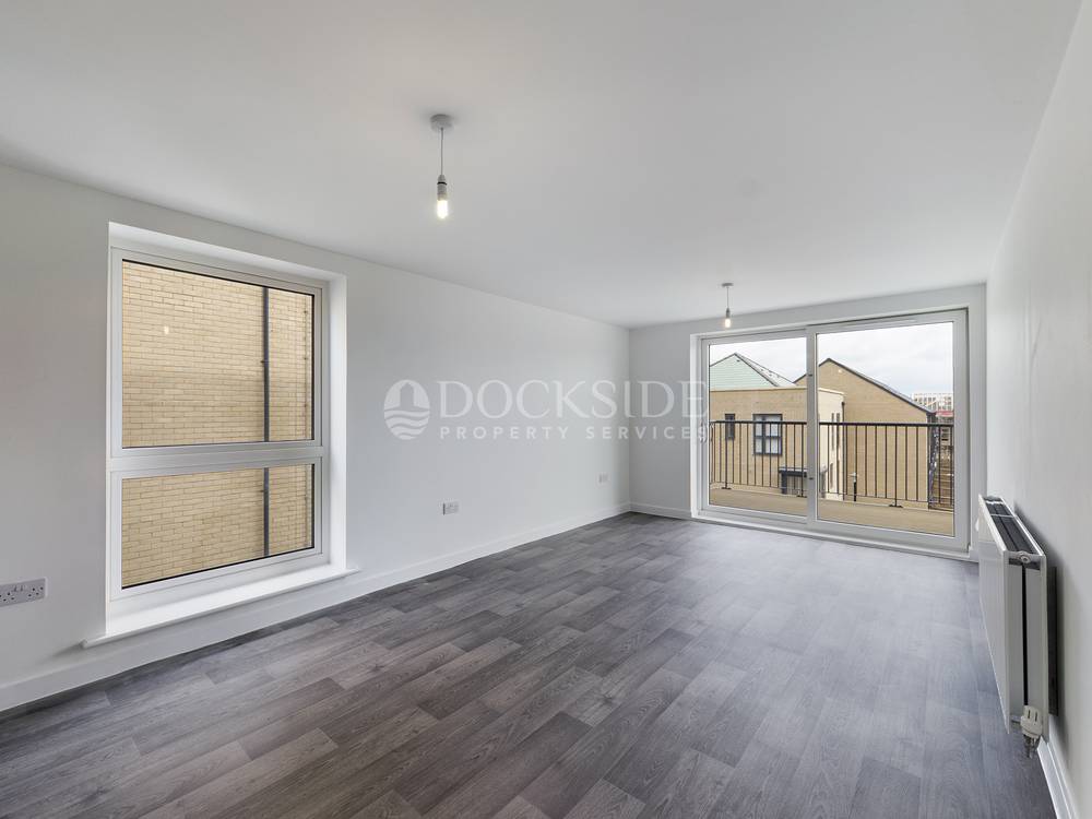 2 bed to rent in Starboard Crescent, Chatham - Property Image 1