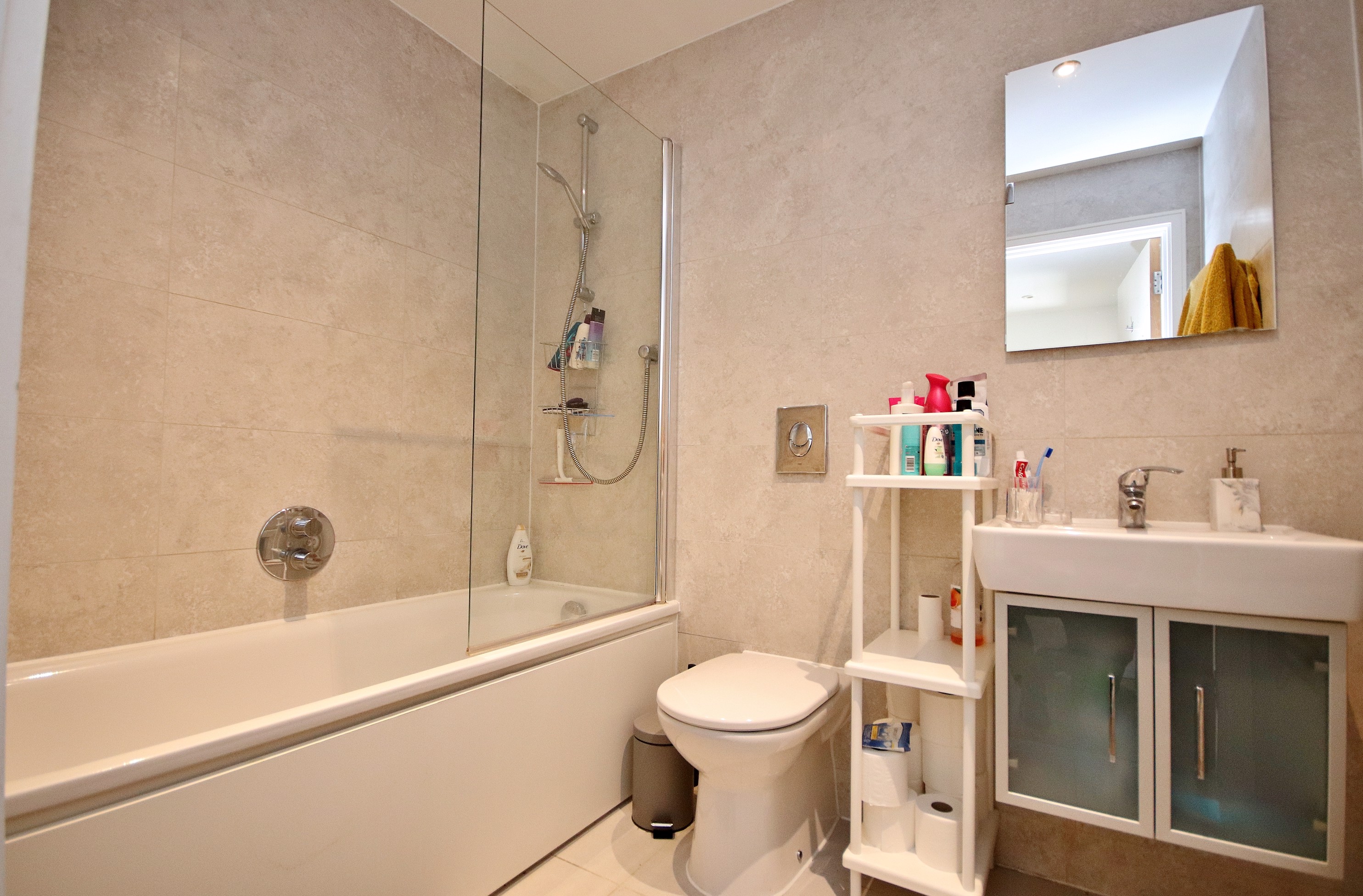 1 bed flat to rent in Westgate Apartments, London  - Property Image 3