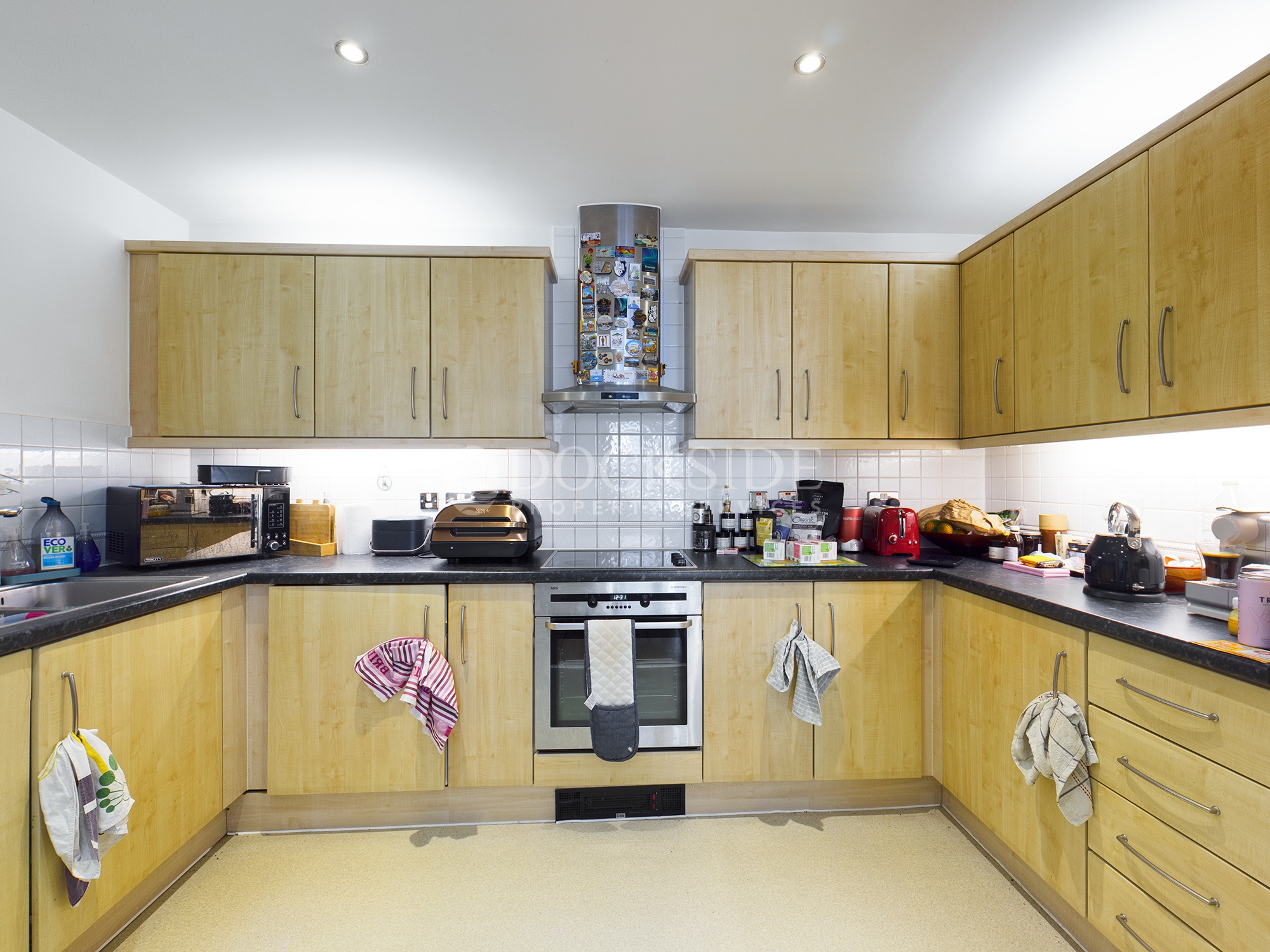 2 bed flat to rent in Boardwalk Place, London  - Property Image 3