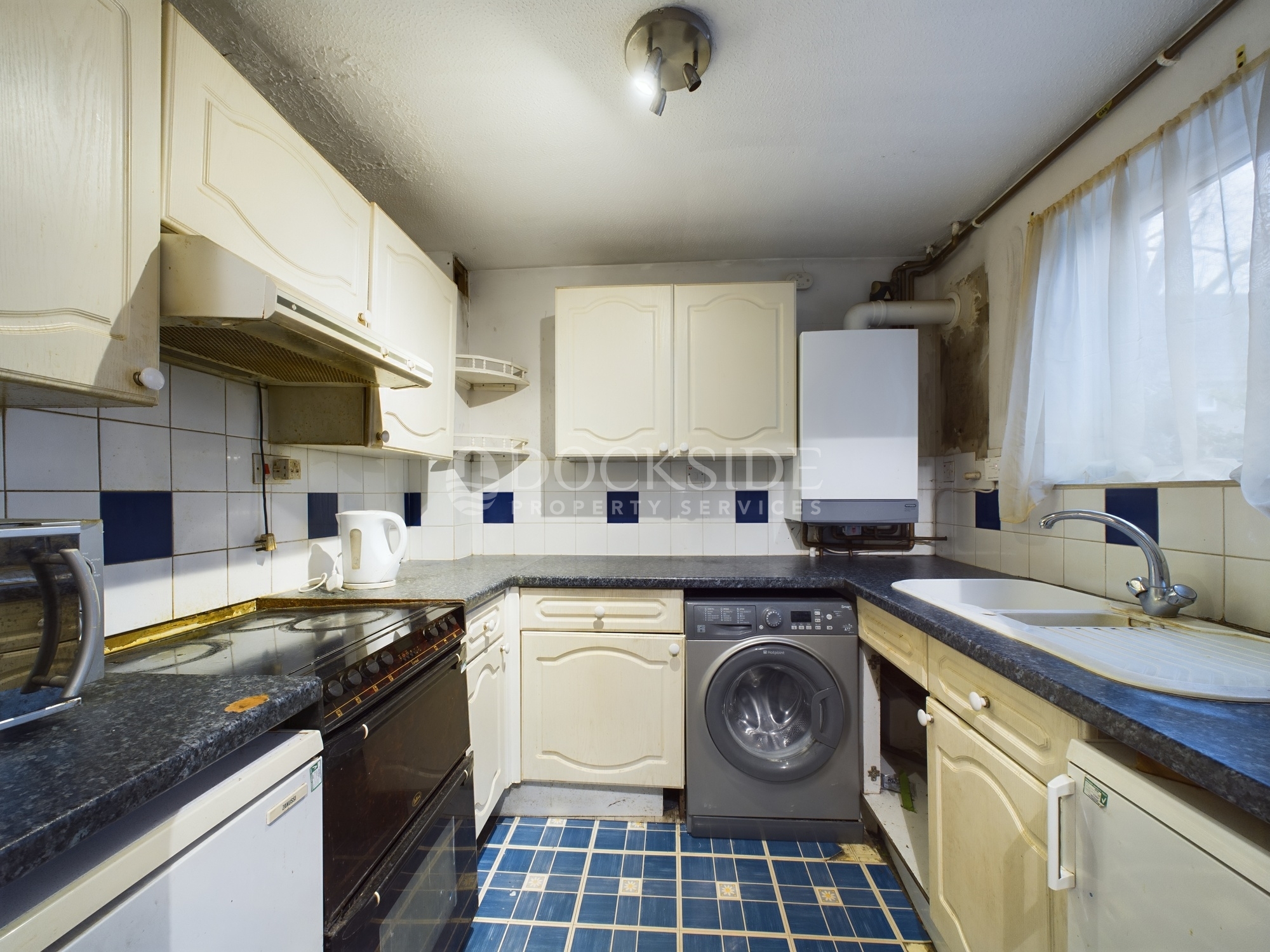 3 bed house for sale in Emerald Close, London 2