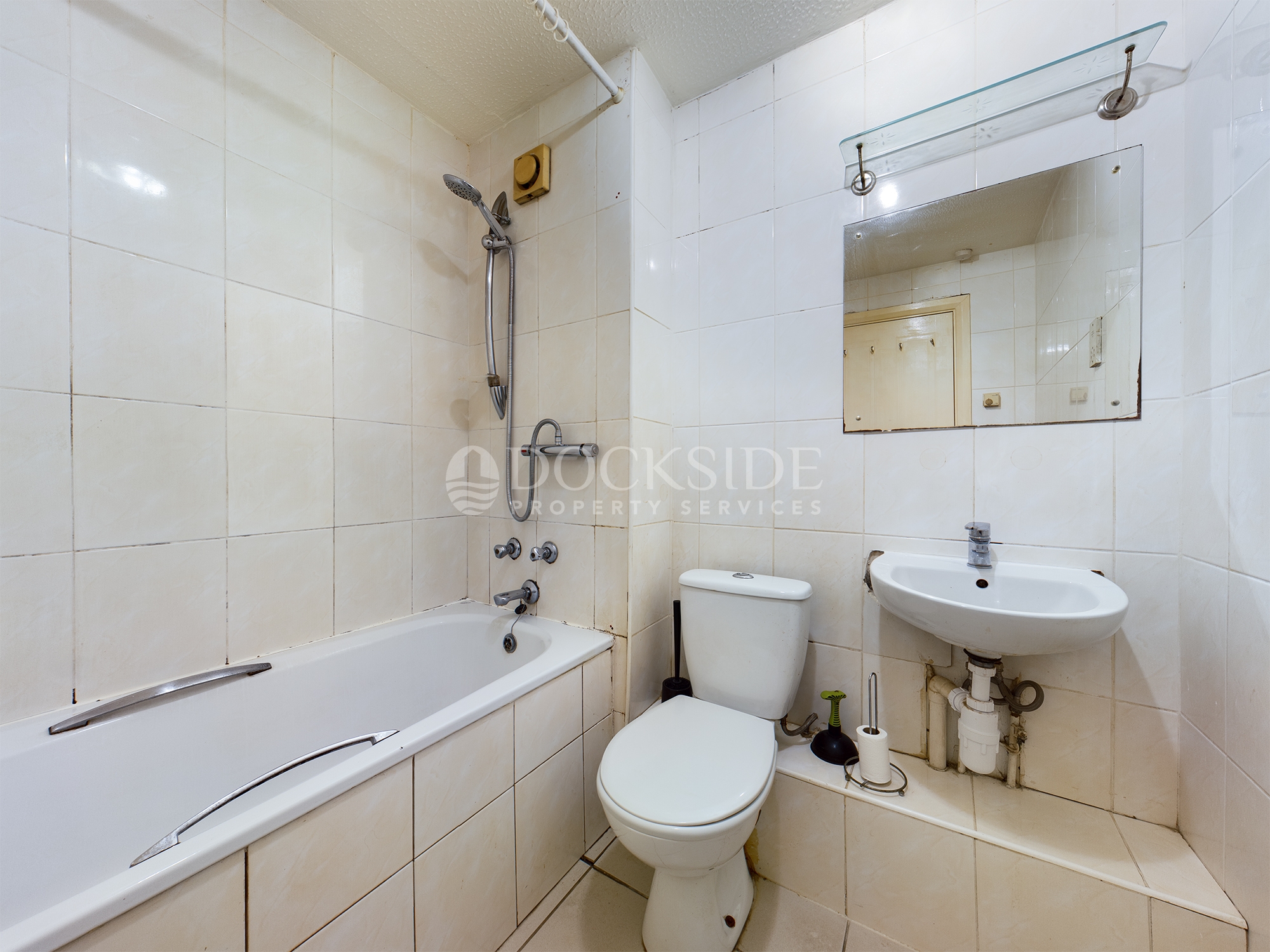 2 bed for sale in Fleetwood Court, London  - Property Image 5