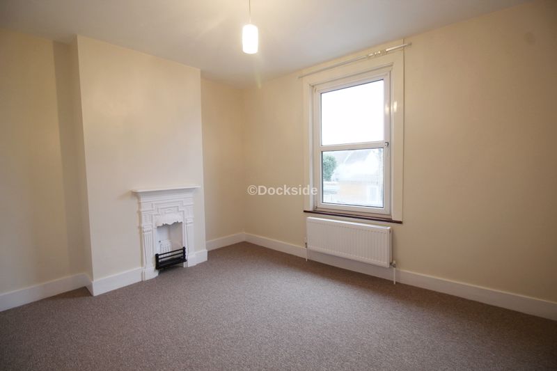 3 bed house to rent in Palmerston Road, Chatham 1
