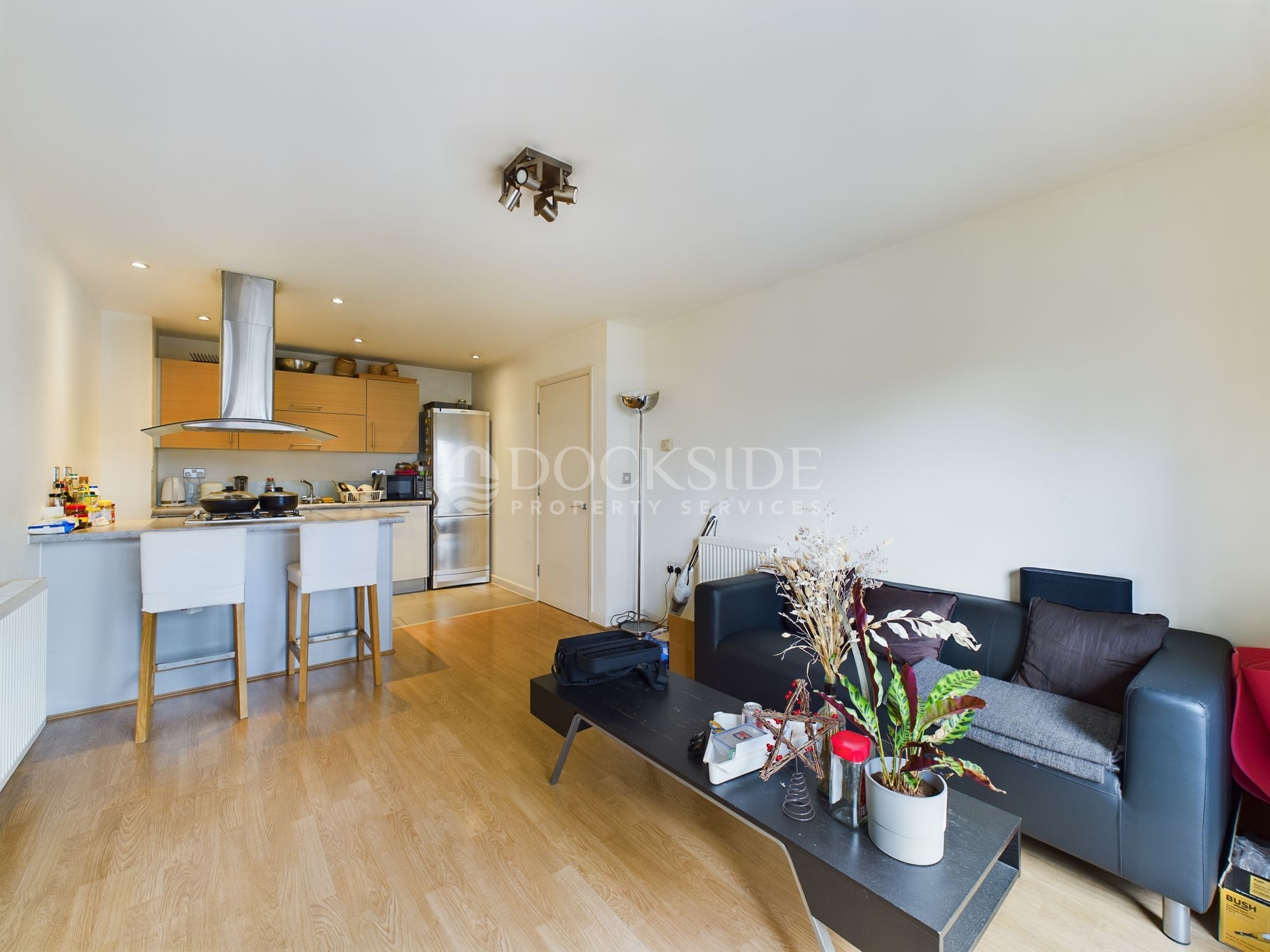 2 bed to rent in Commercial Road, London - Property Image 1