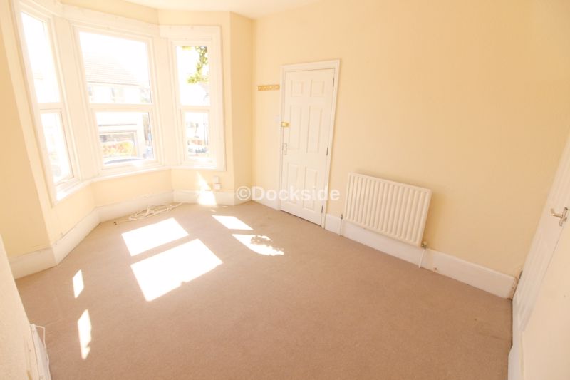 2 bed to rent in Luton Road, Chatham 1