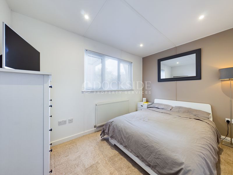 1 bed house boat for sale in Manor Lane, Rochester 4