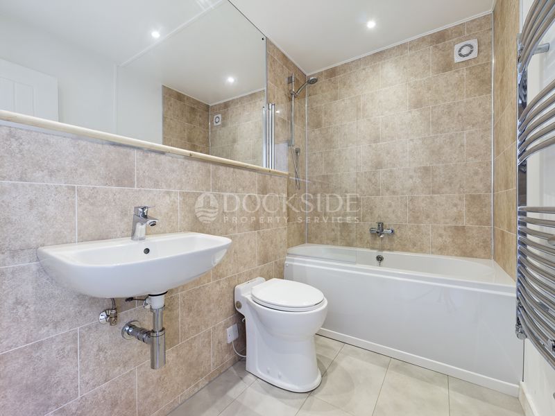 1 bed house boat for sale in Manor Lane, Rochester  - Property Image 3