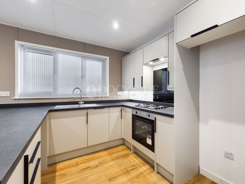 1 bed house boat for sale in Manor Lane, Rochester 3
