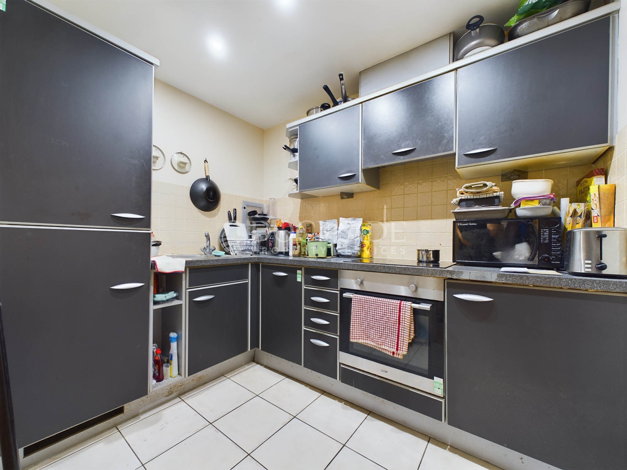 3 bed for sale in Newport Avenue, London 2