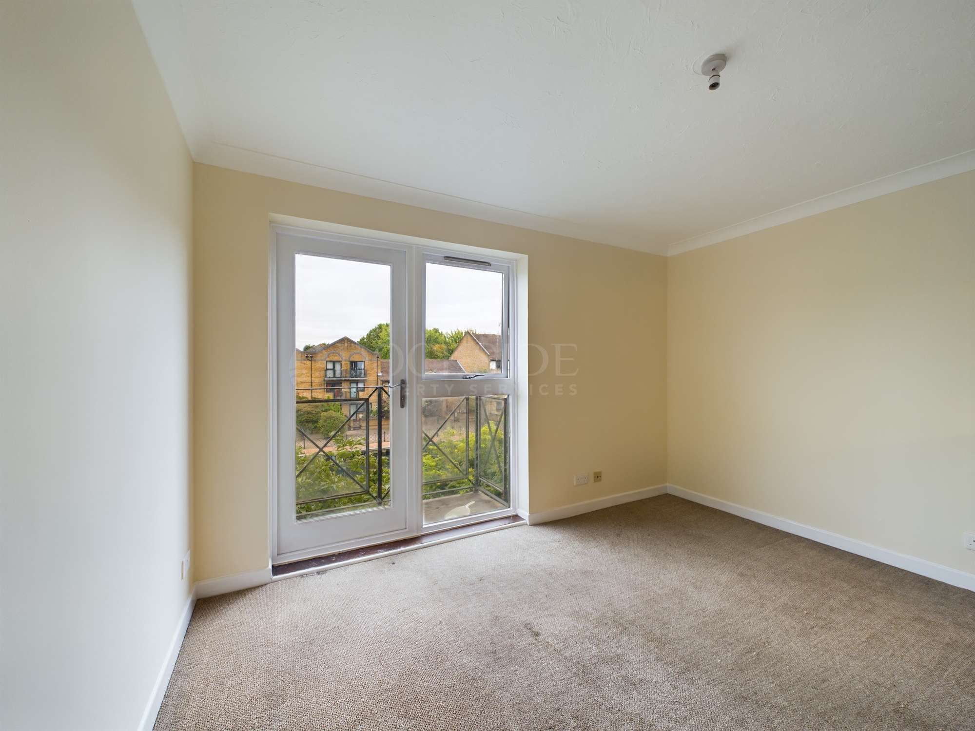 1 bed flat for sale in Whiteadder Way, London  - Property Image 6