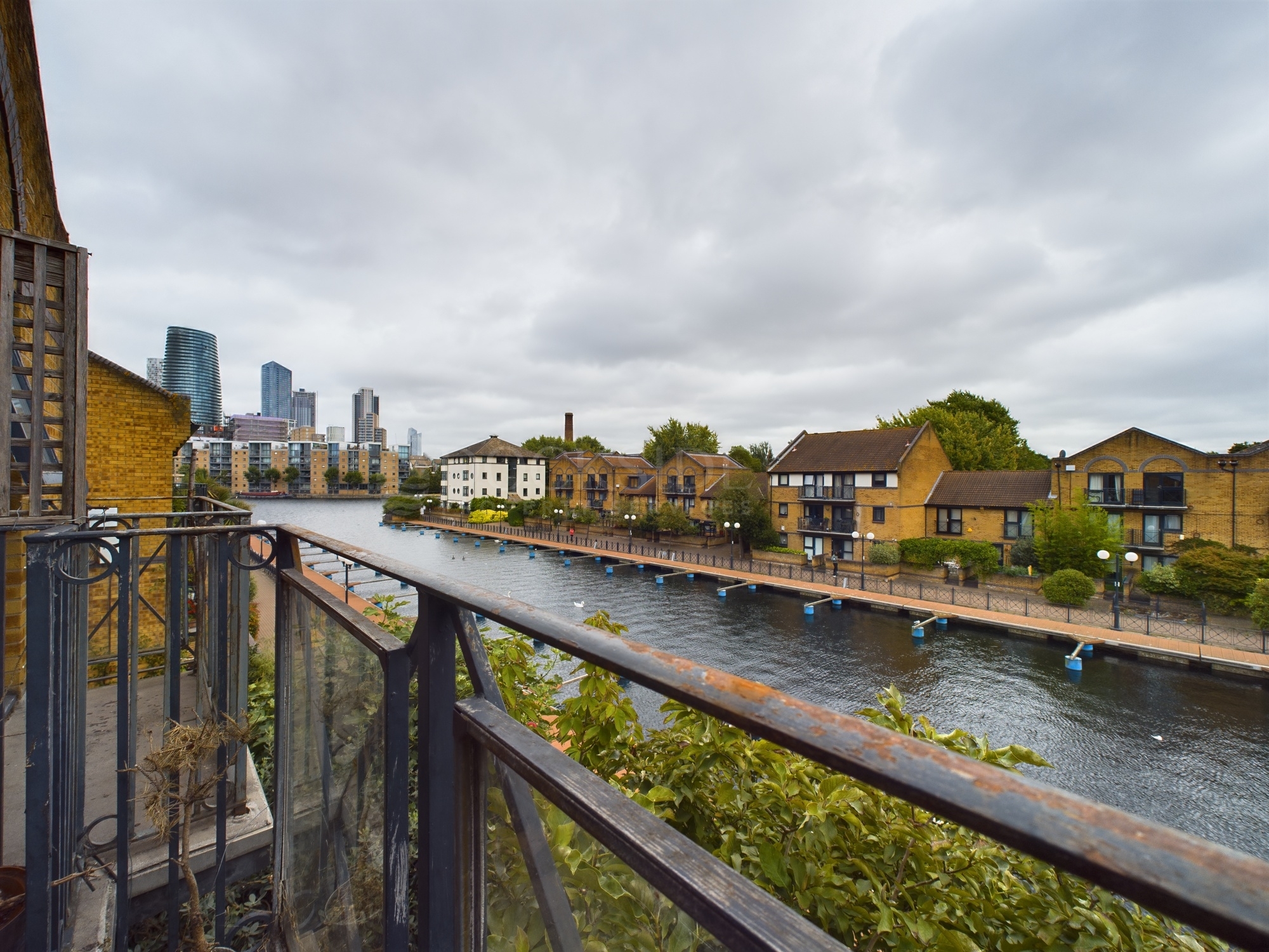 1 bed flat for sale in Whiteadder Way, London 7