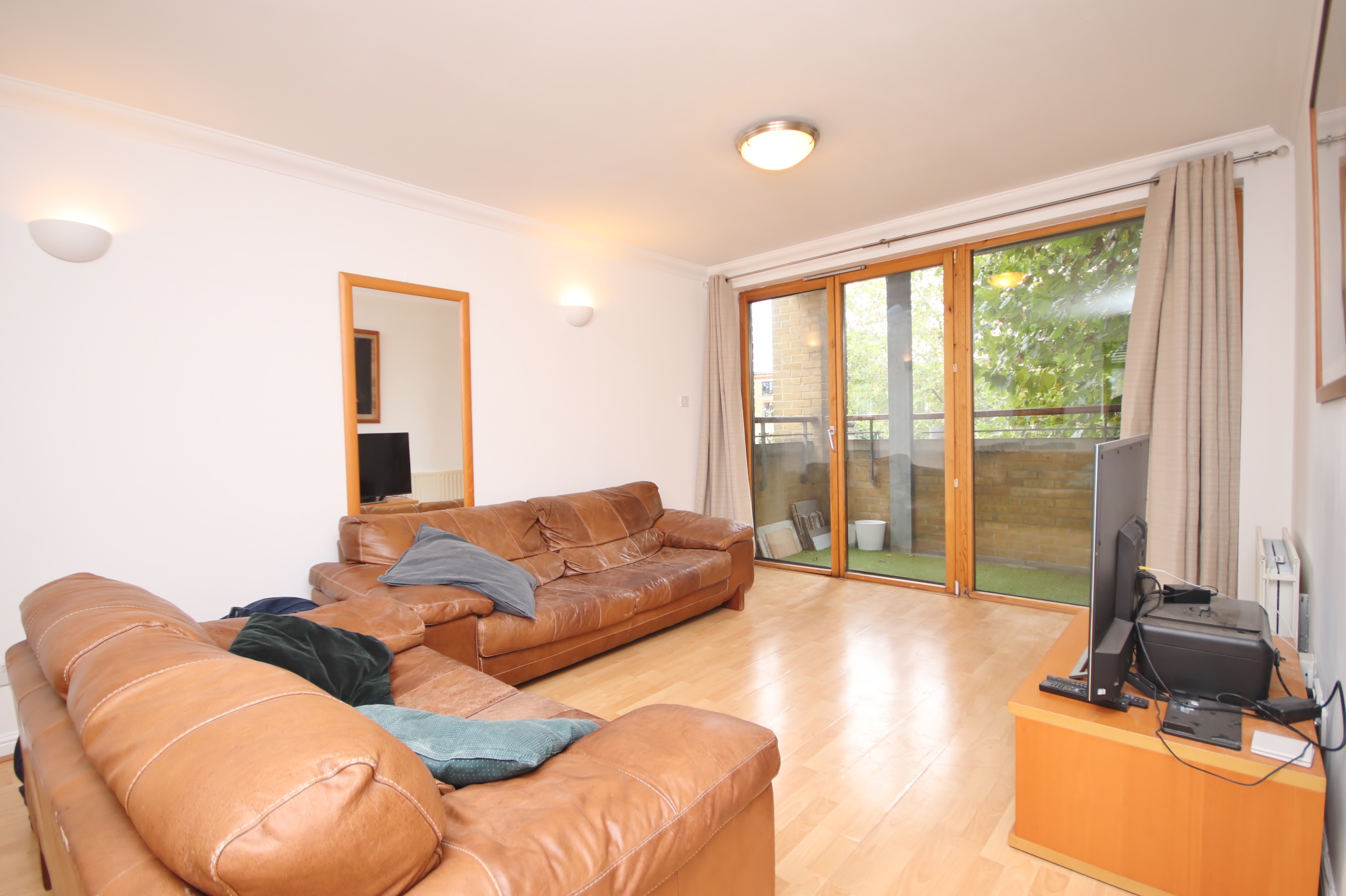 2 bed flat for sale in Amundsen Court, London, E14 