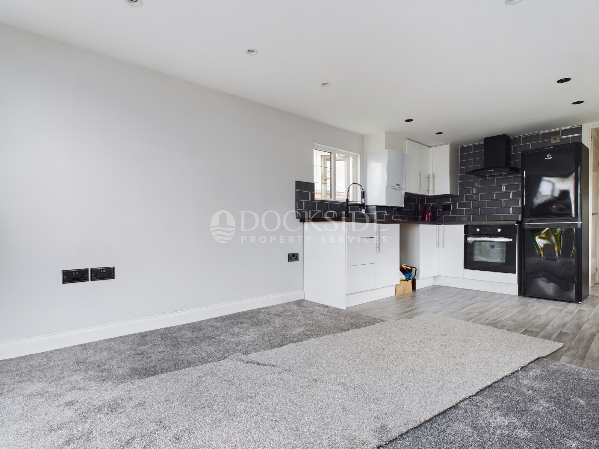 2 bed park home for sale in Kingsmead Park, Rochester  - Property Image 2