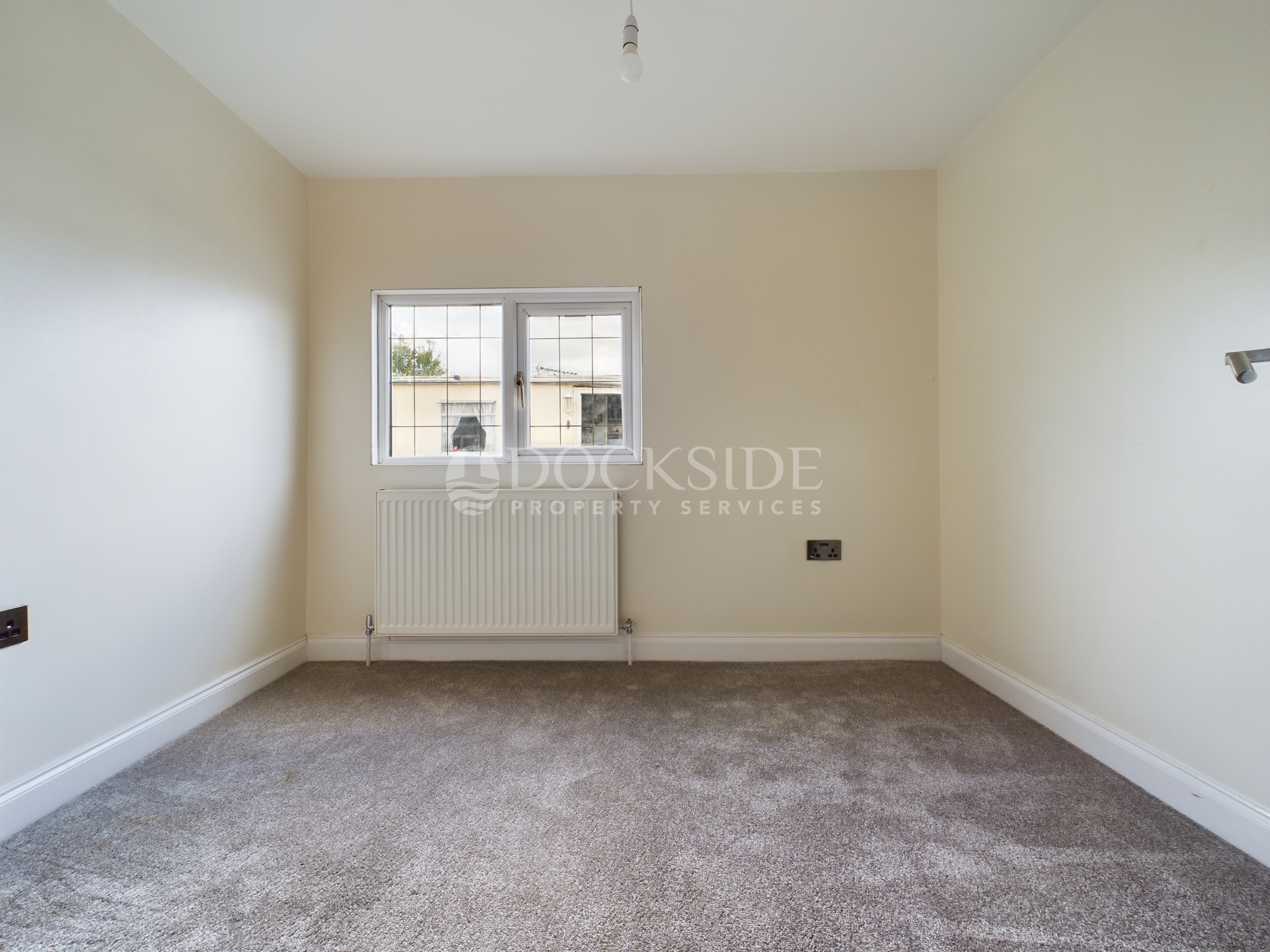 2 bed park home for sale in Kingsmead Park, Rochester 9
