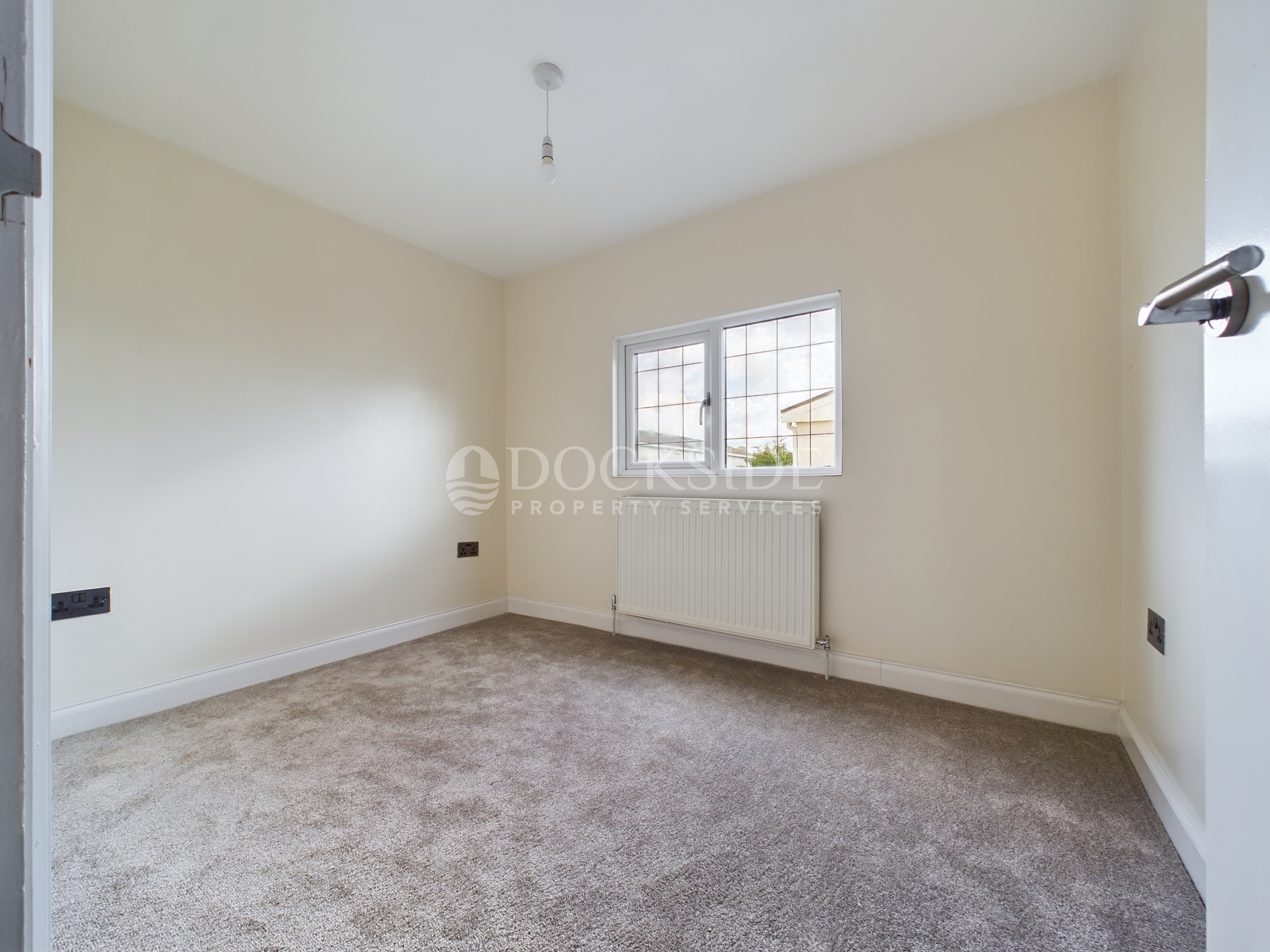 2 bed park home for sale in Kingsmead Park, Rochester 12