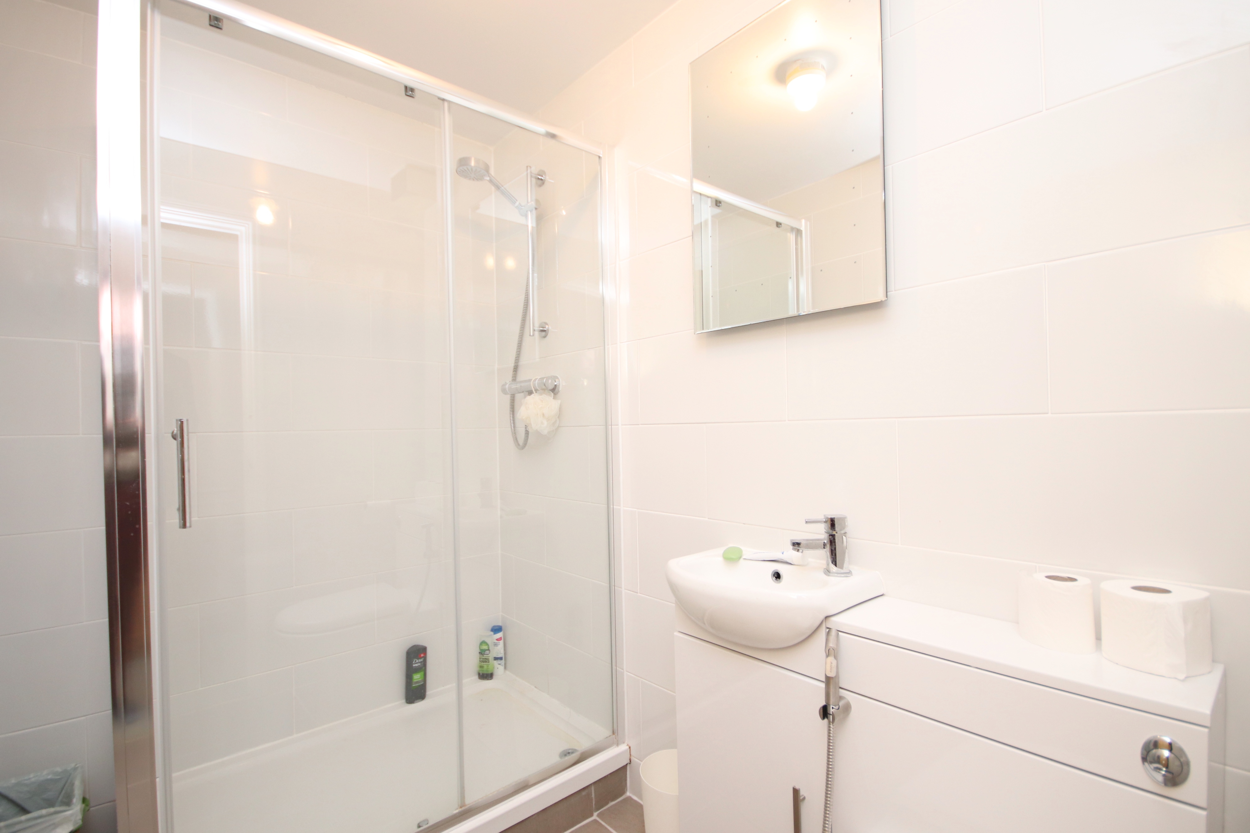 2 bed flat to rent in Amundsen Court, London  - Property Image 6